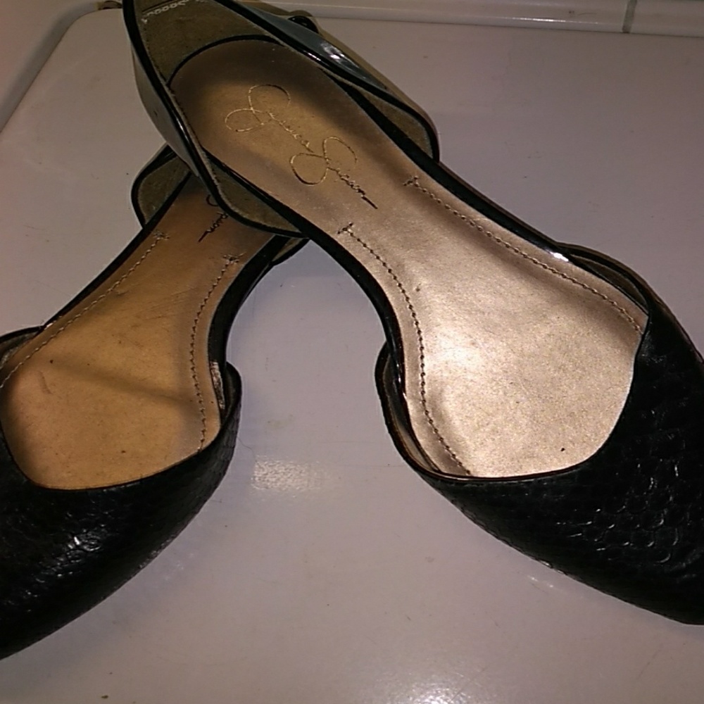 Black ballerina flats